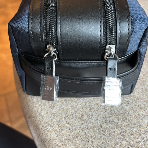 Men Dior Toiletry bag double zippers separate compartments NEW - Picture 3 of 3